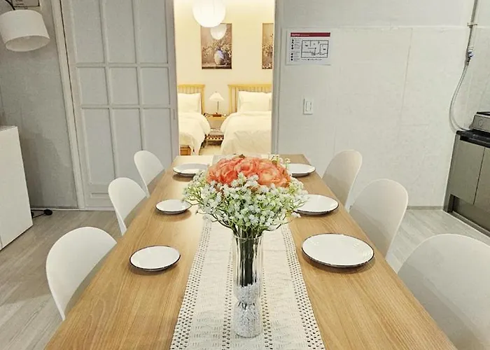 Harbor Apartment *
