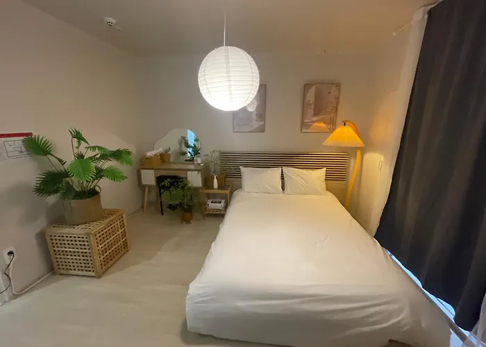 Harbor Apartment *